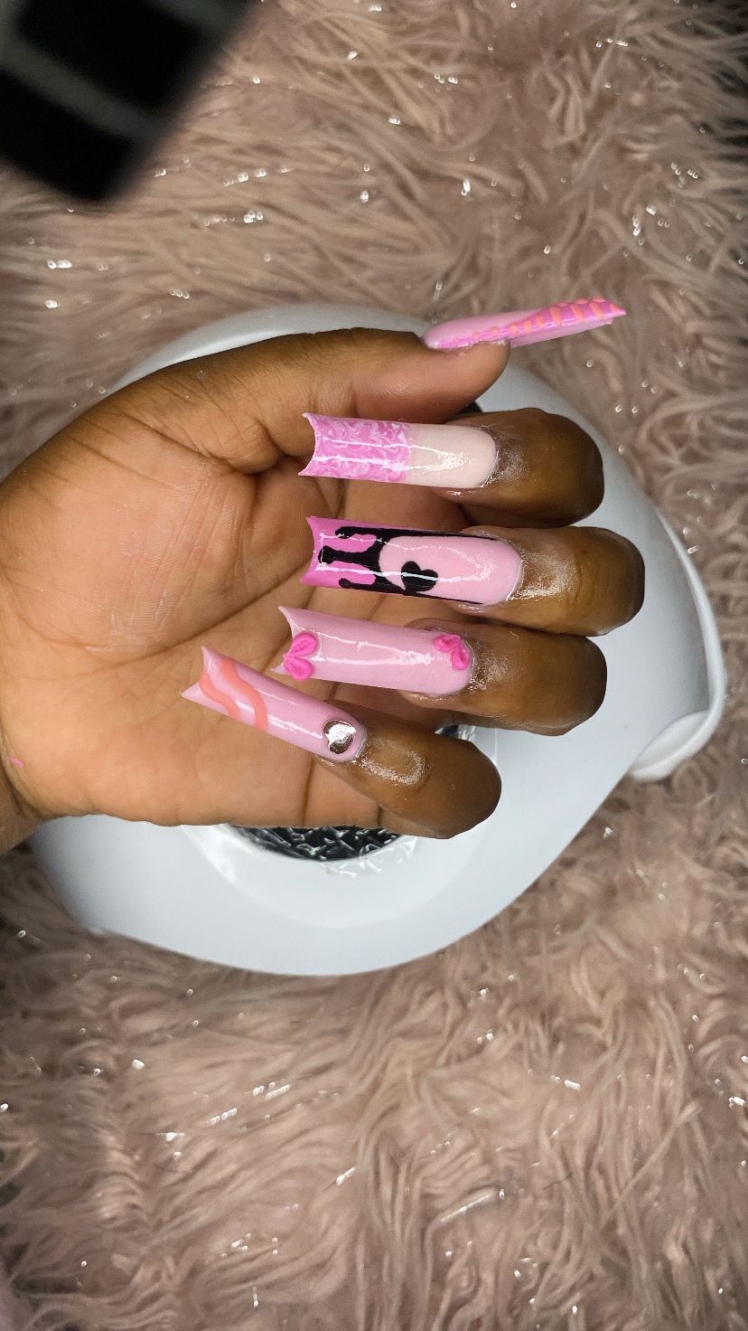 Pink coffin nail art with dripping lip design