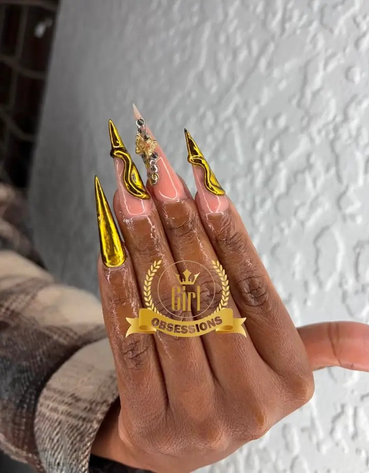 Chrome nail art — 2026 beauty trend